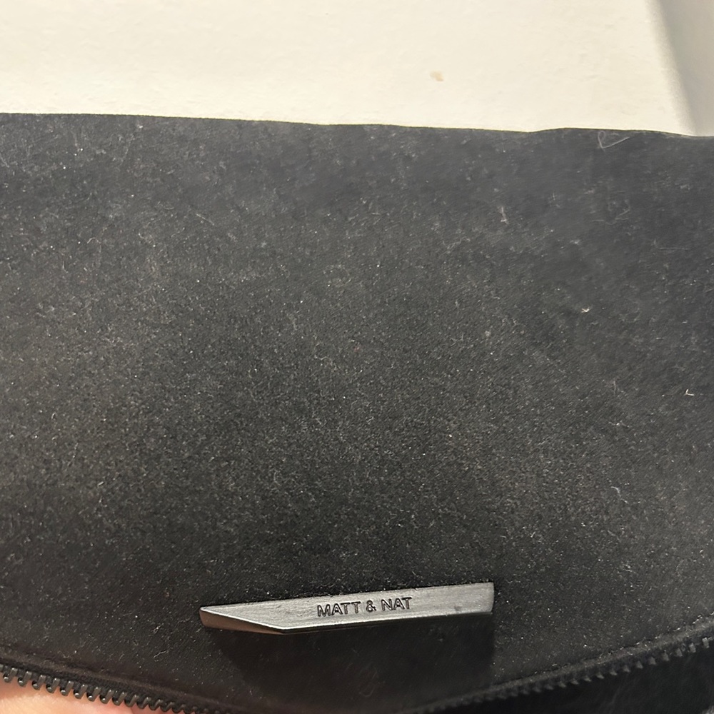 MATT & NAT VEGAN & CRUELTY FREE Shoulder Bag - Picture 3 of 7